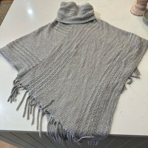 Poncho cowel neck sweater grey and white
